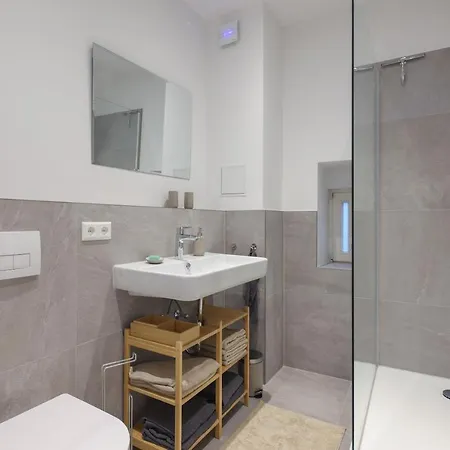 Neue 2-zi-apartment 15 Min Entfernung Zum Hbf Und Brandenburger Tor Berlín