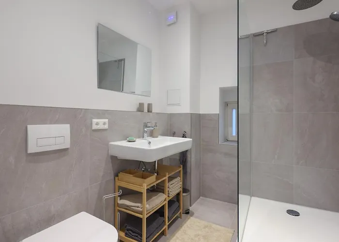 Neue 2-zi-apartment 15 Min Entfernung Zum Hbf Und Brandenburger Tor برلين